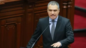 Salvador del Solar: Congreso busca inhabilitar a figuras con opciones diferentes